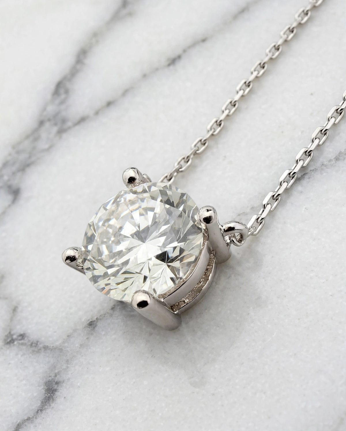 2ct pendant closeup white 0 ea58cb68 9818 4dfa