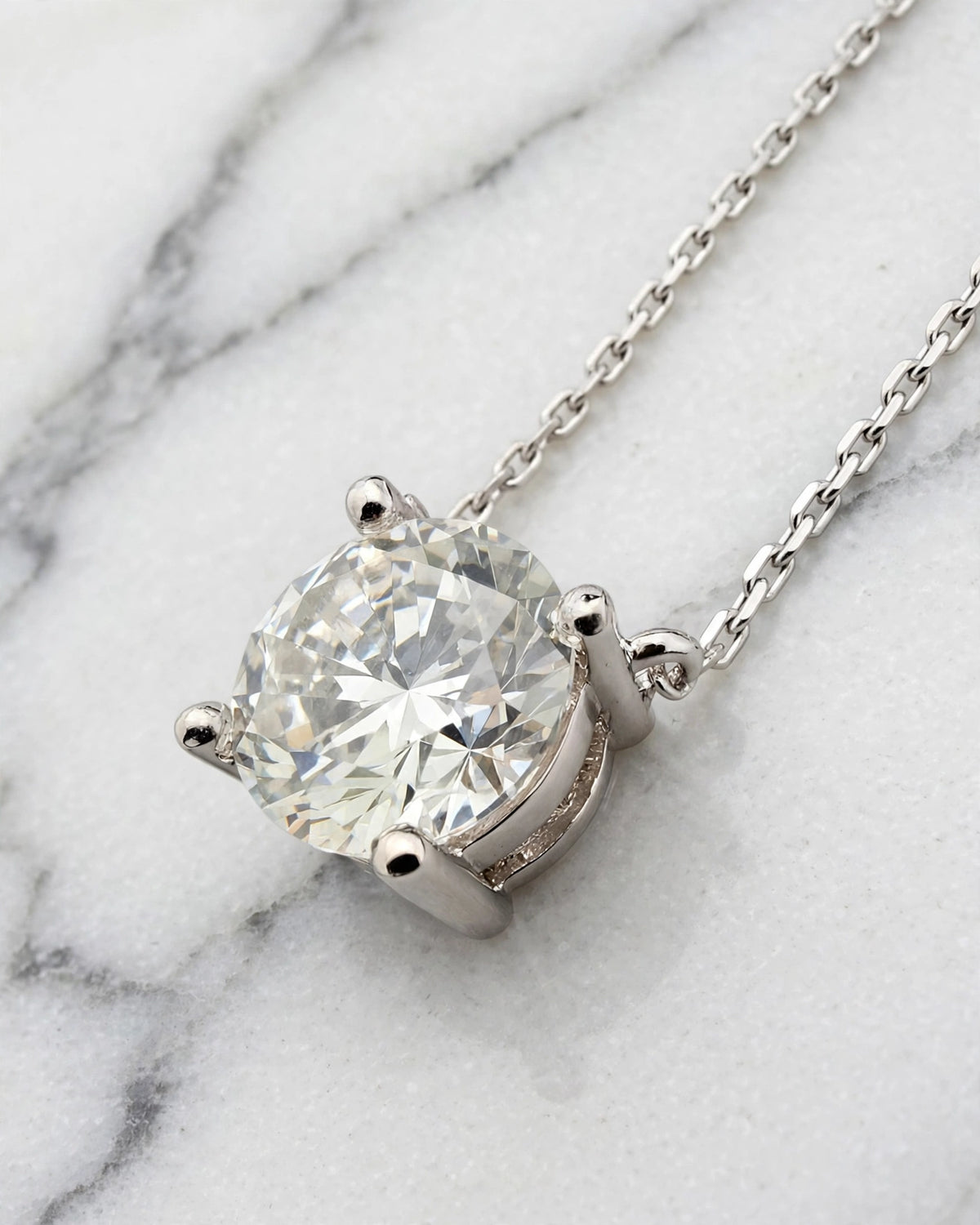 1.5ct pendant closeup white gold